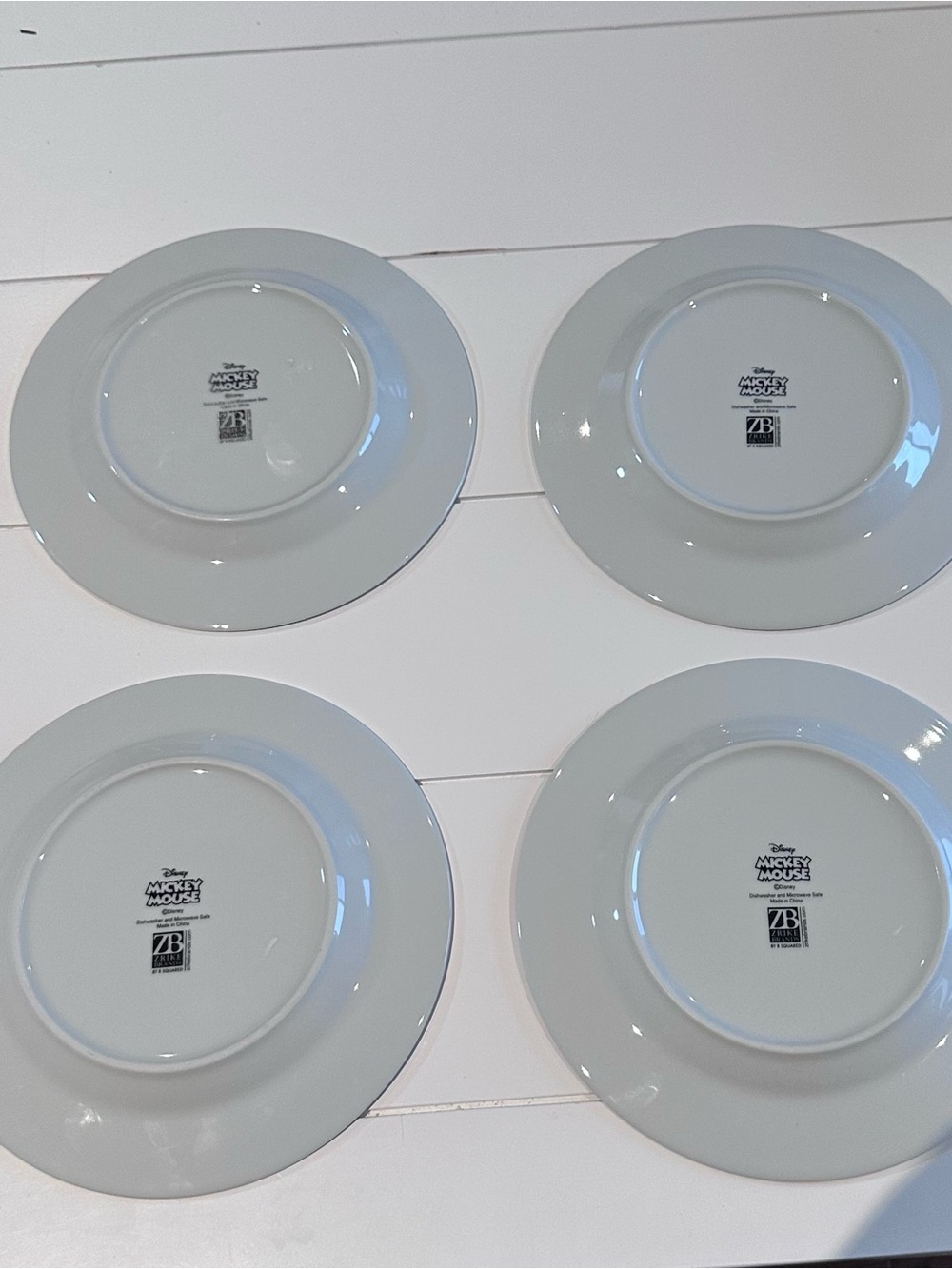 Mickey & Minnie Holiday Salad/Dessert Plates (Set of 4) - Picture 2 of 3
